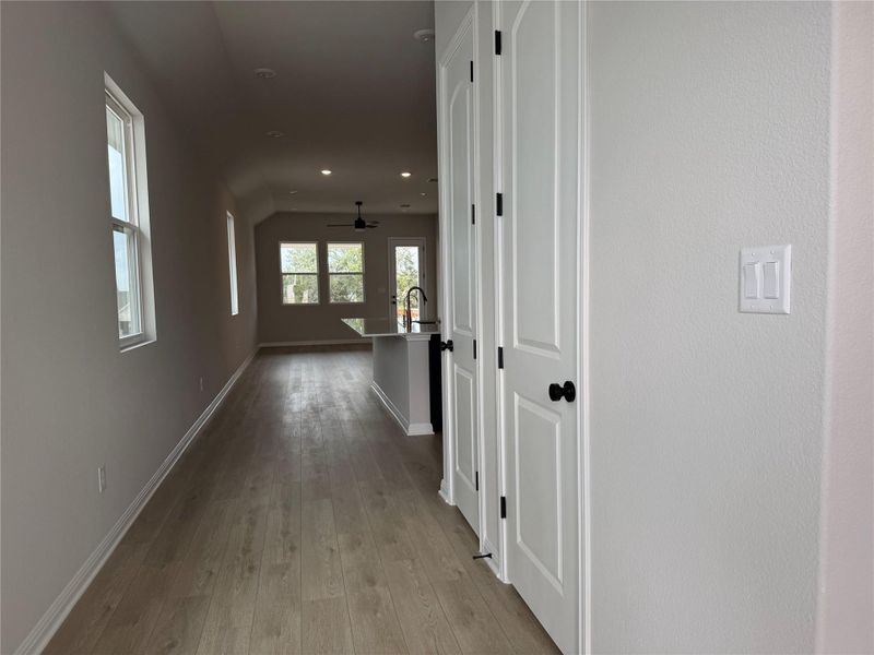 Spacious, unfurnished interior of a new home in Cannon Ranch 40s, Dripping Springs (Image 21).
