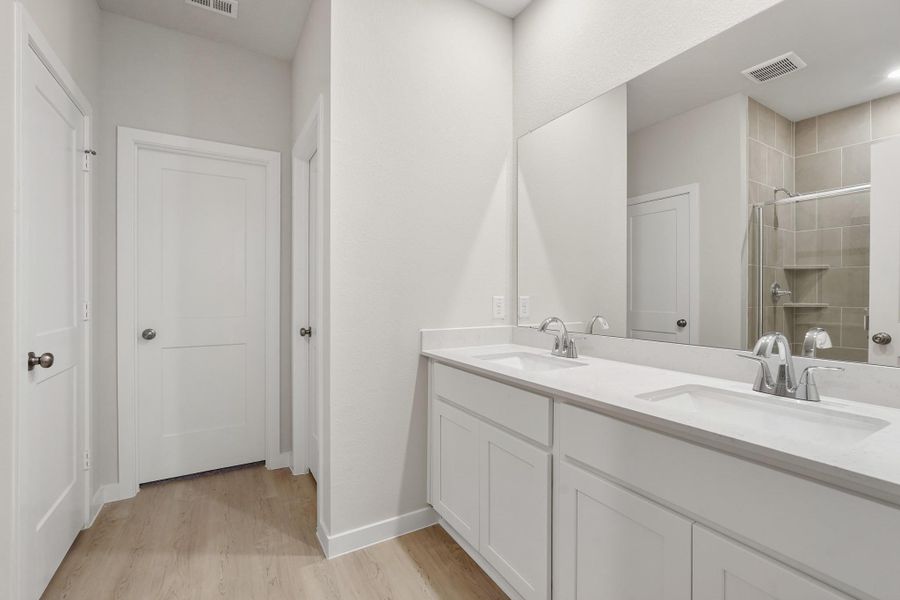 Furnished interior view inside a new home in Valor Park, Bay City (Image 10).