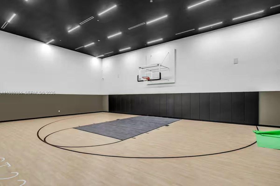 Community amenities in , Miami (Image 25).