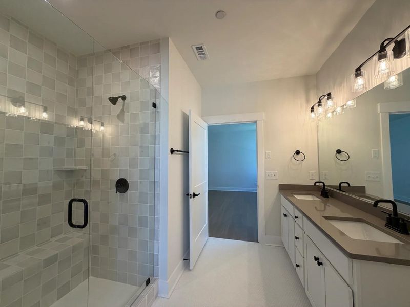 The Ballar A Primary Suite Bathroom