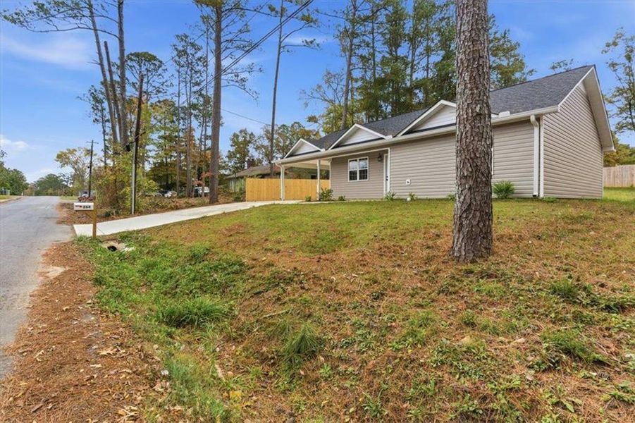 Exterior details and patio area of a home in , Rome (Image 23).