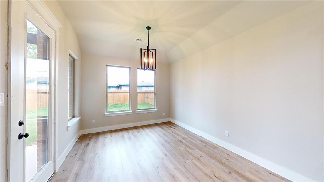 Spacious, unfurnished interior of a new home in , Grand Prairie (Image 19).