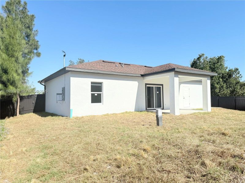 Exterior details and patio area of a home in , Punta Gorda (Image 14).