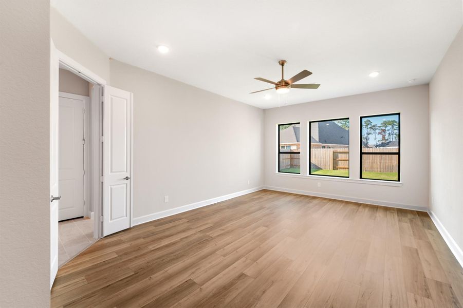 Spacious, unfurnished interior of a new home in The Meadows at Imperial Oaks, Conroe (Image 23).