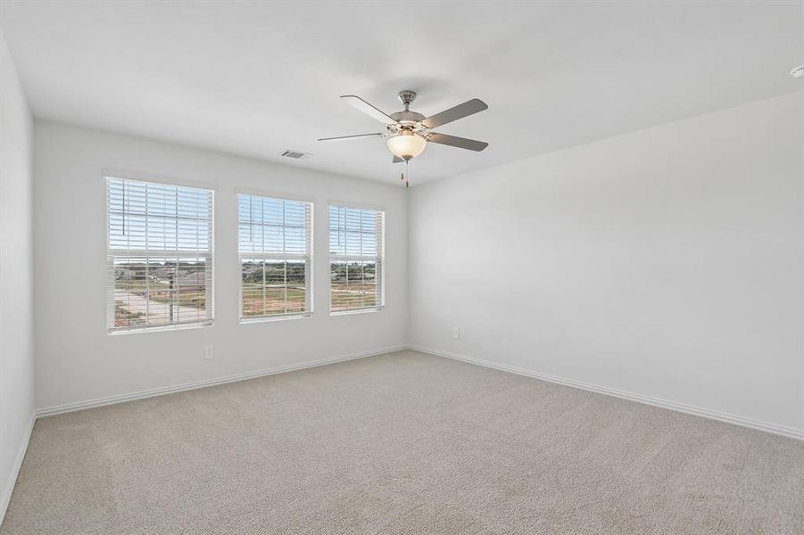 Spacious, unfurnished interior of a new home in Oak Ridge Park, Corinth (Image 25).
