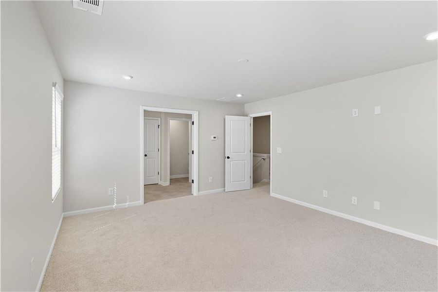 Spacious, unfurnished interior of a new home in Meadow Pines, Dallas (Image 21).