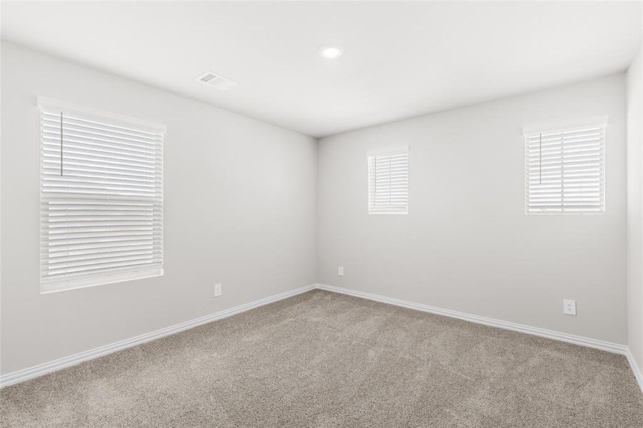 Spacious, unfurnished interior of a new home in Stratton Place, Greenville (Image 14).