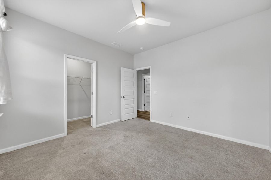 Spacious, unfurnished interior of a new home in , Summerville (Image 41).