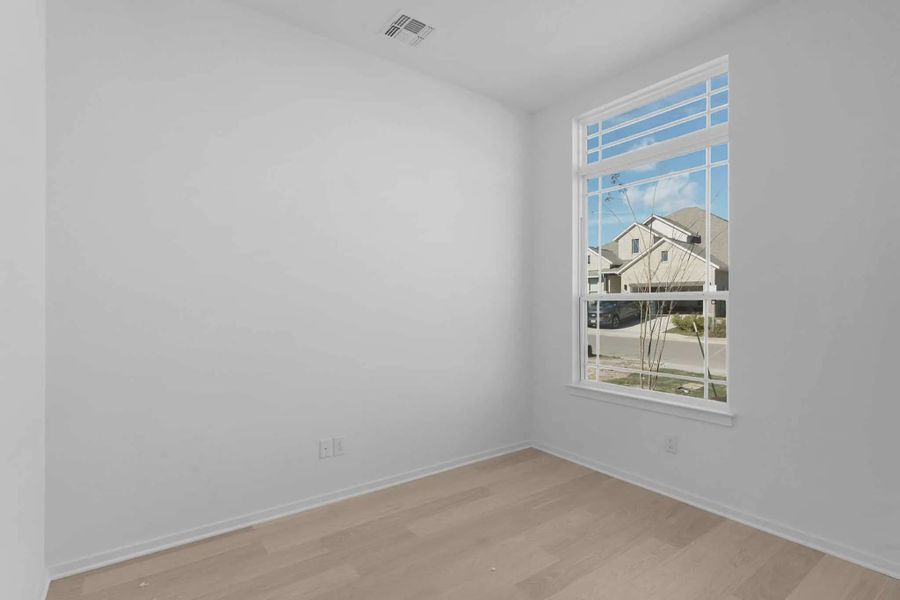 Spacious, unfurnished interior of a new home in Nolina, Georgetown (Image 11).