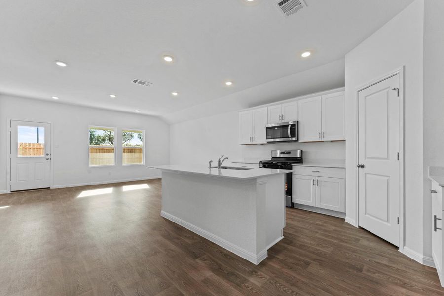 Furnished interior view inside a new home in Paramount, Kyle (Image 5).