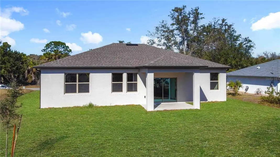 Exterior details and patio area of a home in , North Port (Image 4).
