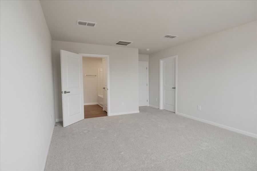 Spacious, unfurnished interior of a new home in Canterbrook Farms, Fountain Inn (Image 22).