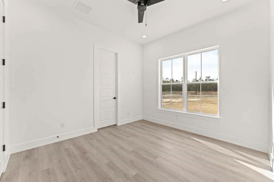 Spacious, unfurnished interior of a new home in , Conroe (Image 25).