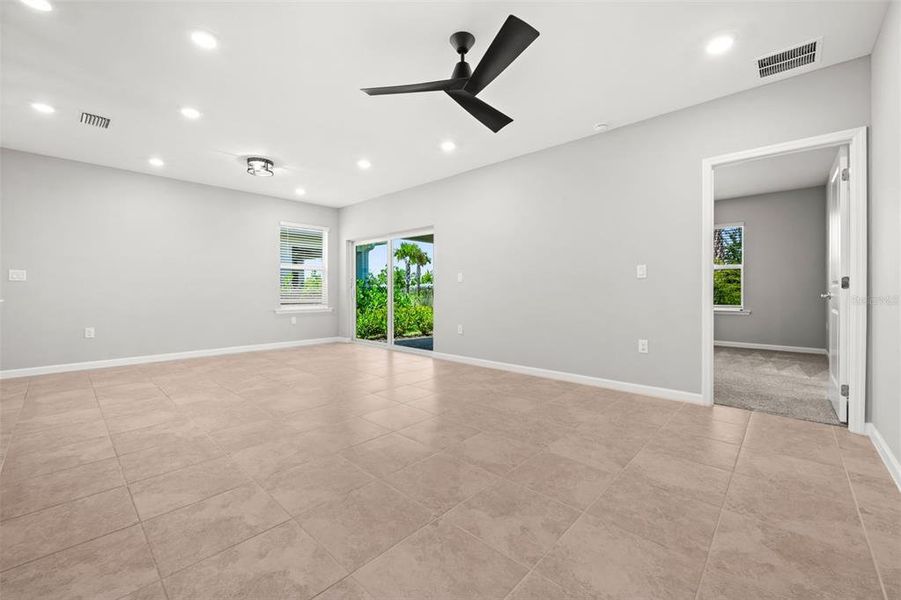Spacious, unfurnished interior of a new home in , Punta Gorda (Image 19).