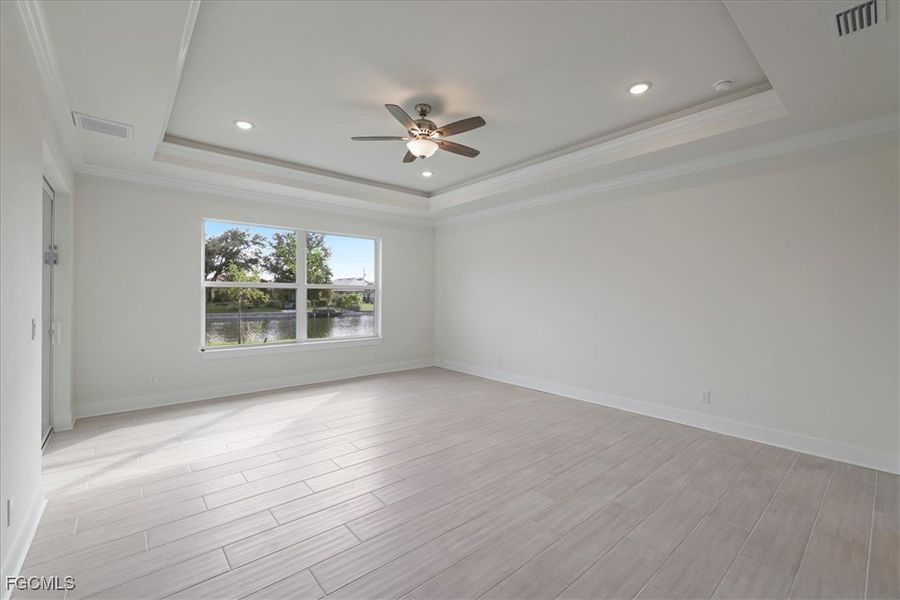 Spacious, unfurnished interior of a new home in Cape Coral, Cape Coral (Image 32).