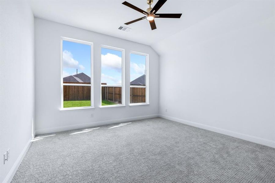 Spacious, unfurnished interior of a new home in University Park at Northpointe, Denton (Image 34).