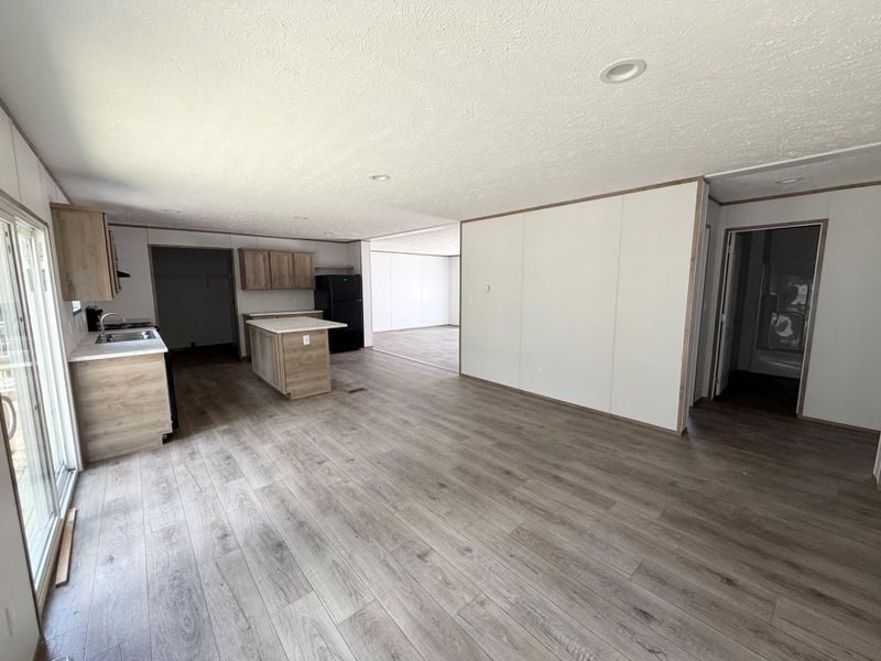 Spacious, unfurnished interior of a new home in , Walterboro (Image 6).
