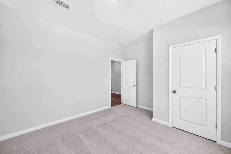 Spacious, unfurnished interior of a new home in Bradford Pointe, Summerville (Image 20).