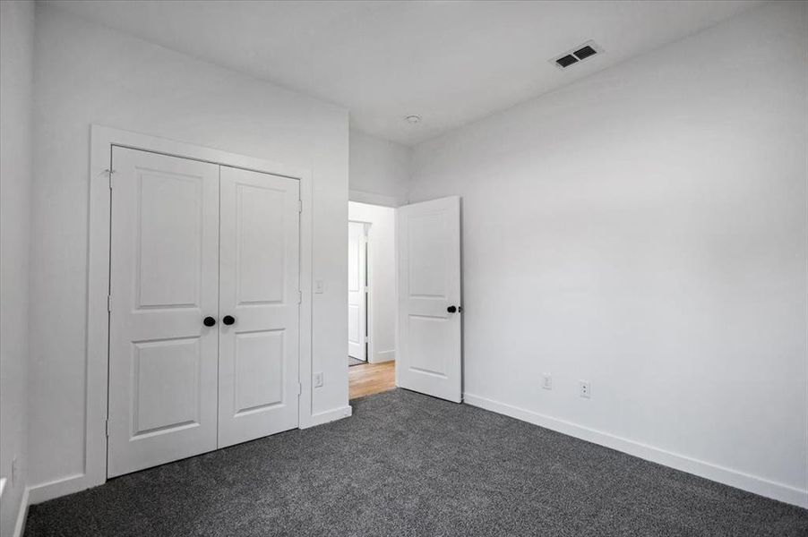 Spacious, unfurnished interior of a new home in , Lindale (Image 28).