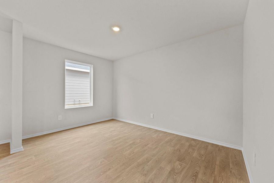 Spacious, unfurnished interior of a new home in Bollinger, Uhland (Image 15).