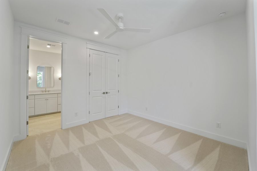Spacious, unfurnished interior of a new home in , Hollywood (Image 24).
