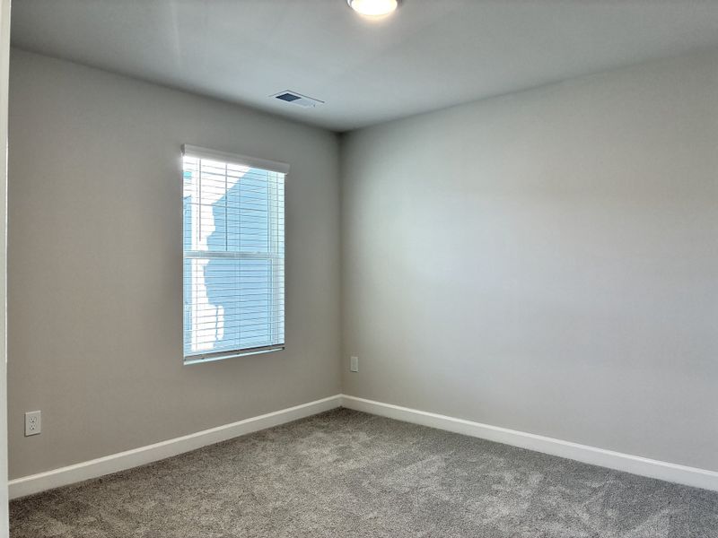 Spacious, unfurnished interior of a new home in Miller Park, Greenville (Image 14).