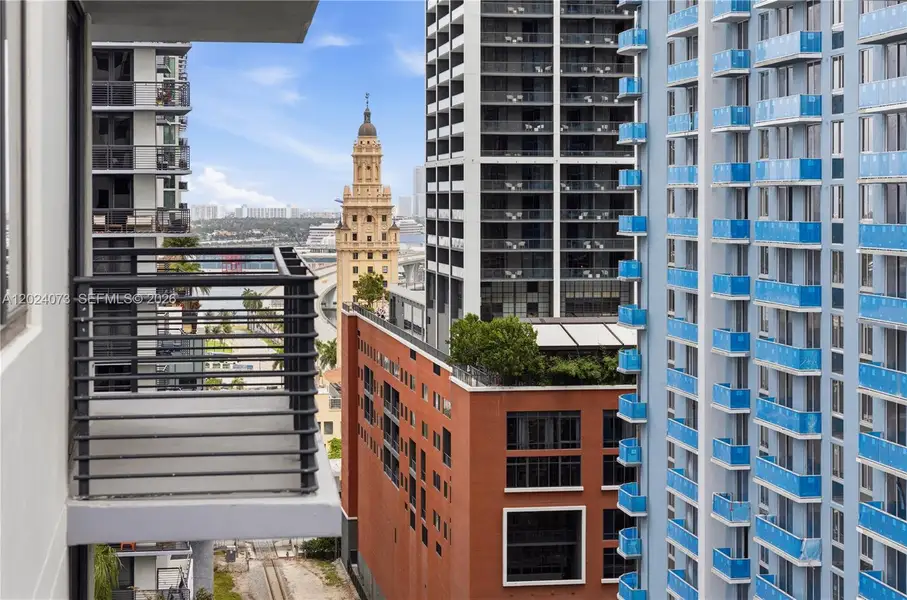 Condo located in Miami, FL showcasing its design and architecture (Image 24).