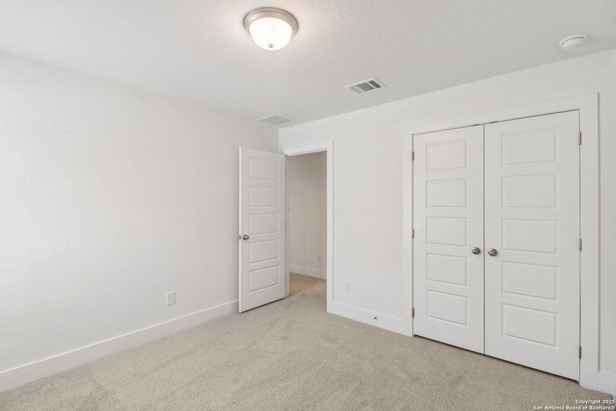 Spacious, unfurnished interior of a new home in Comanche Ridge, San Antonio (Image 18). Spacious, unfurnished interior of a new home in Comanche Ridge, San Antonio (Image 18).