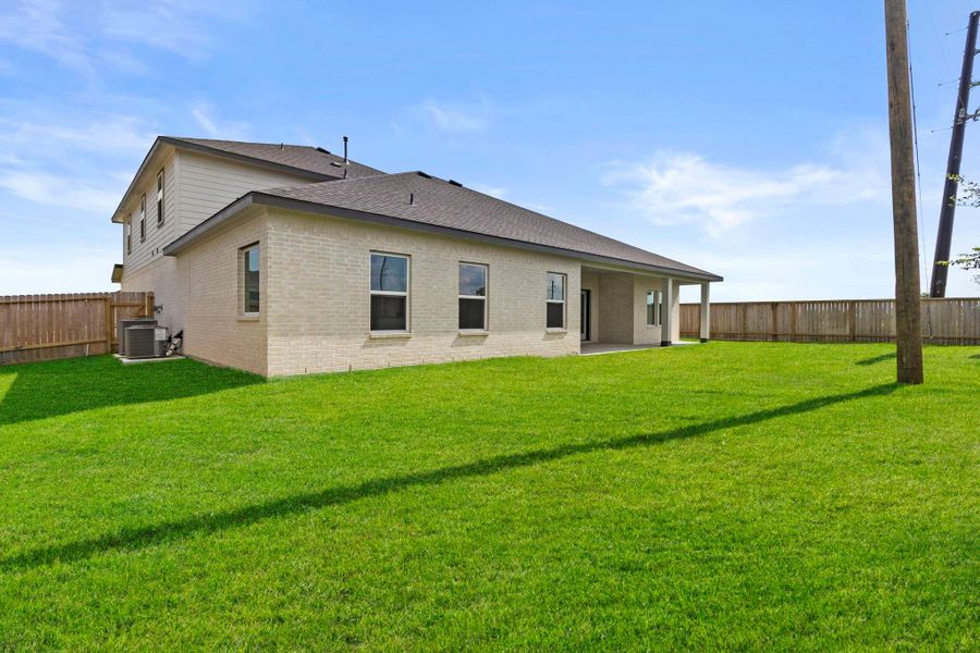 Exterior details and patio area of a home in Riverside Estates, Mont Belvieu (Image 26).