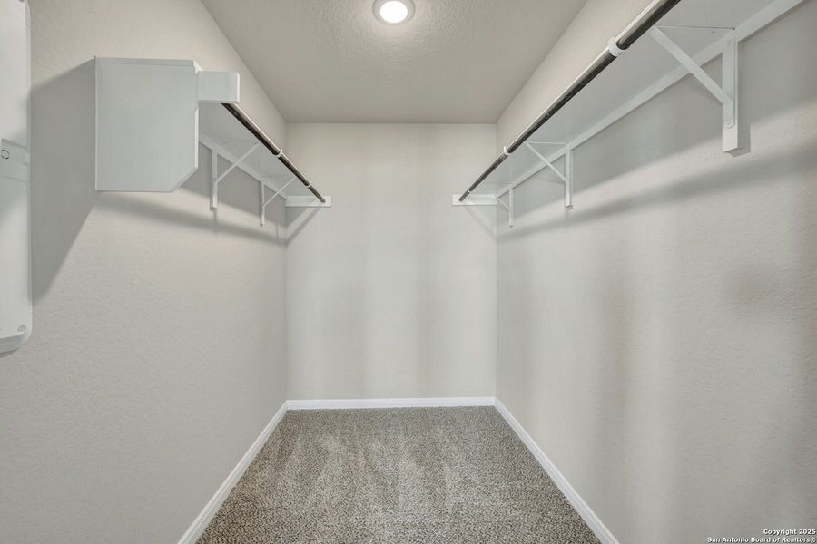 Spacious, unfurnished interior of a new home in Park Place, New Braunfels (Image 20).