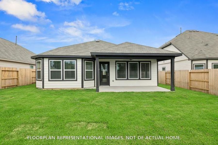 Exterior details and patio area of a home in Lago Mar, Santa Fe (Image 3).