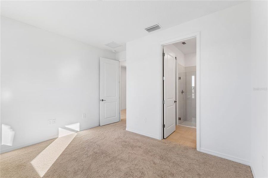 Spacious, unfurnished interior of a new home in , Winter Garden (Image 21).