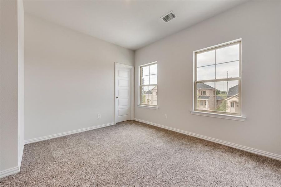 Spacious, unfurnished interior of a new home in Spiritas Ranch, Little Elm (Image 25).