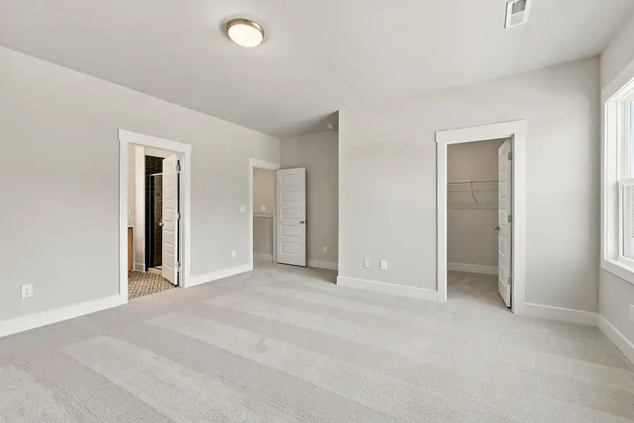 Spacious, unfurnished interior of a new home in Allen Park, Raleigh (Image 17).