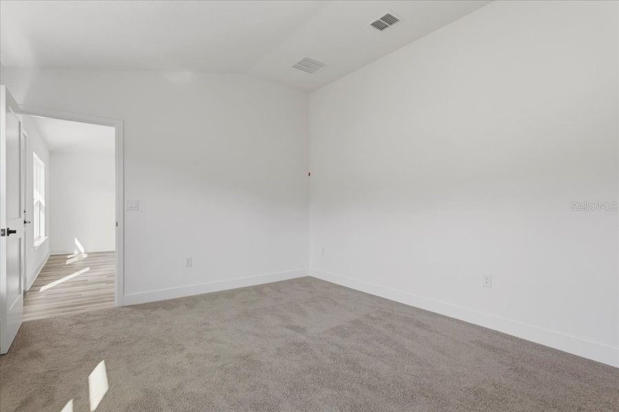 Spacious, unfurnished interior of a new home in Kirkland Farms, Alachua (Image 18).