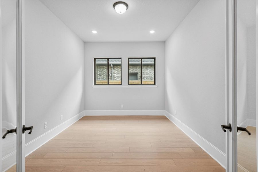 Spacious, unfurnished interior of a new home in Sienna 65' Homesites, Missouri City (Image 19).