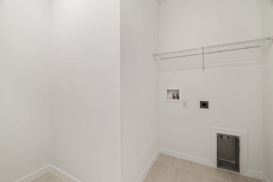 Spacious, unfurnished interior of a new home in Trinity Gardens, Deland (Image 11).