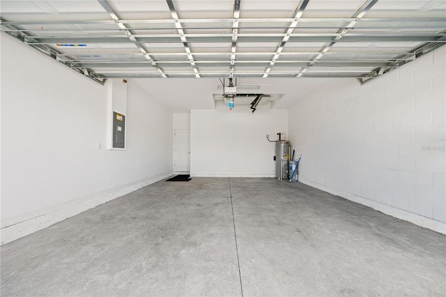 Spacious, unfurnished interior of a new home in Towns at Woodsdale Villas, Wesley Chapel (Image 19).