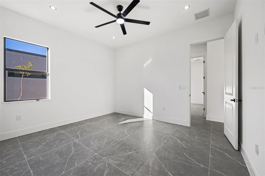 Spacious, unfurnished interior of a new home in , Cape Coral (Image 27).