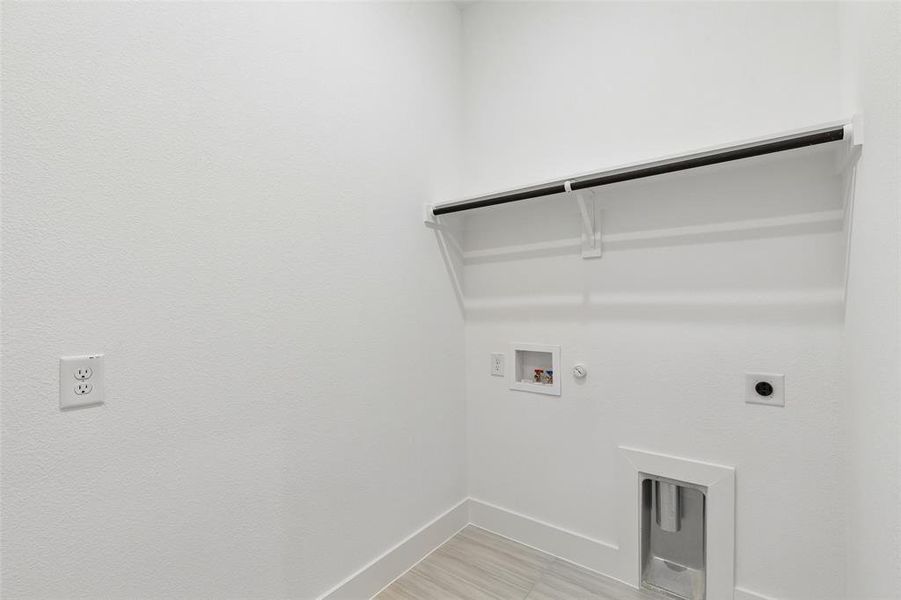 Spacious, unfurnished interior of a new home in Ellis Ranch Estates, Waxahachie (Image 16).