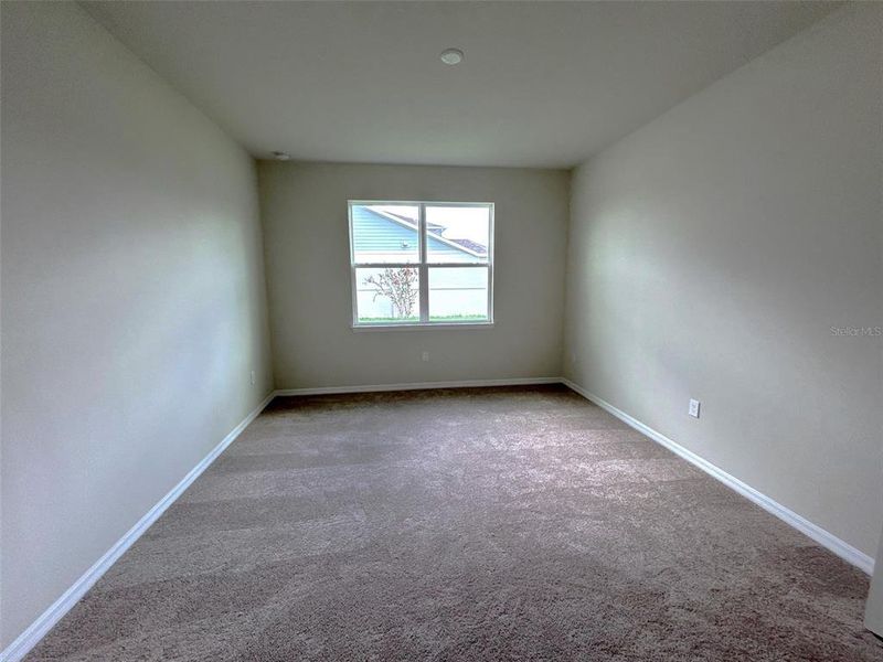 Spacious, unfurnished interior of a new home in , Orlando (Image 11).
