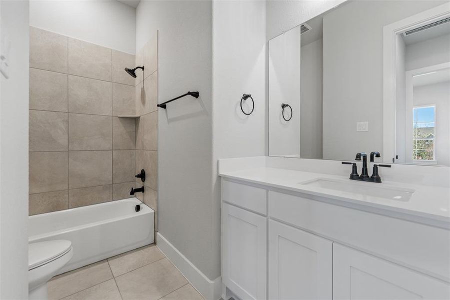 Furnished interior view inside a new home in Creekview Addition, Van Alstyne (Image 10).