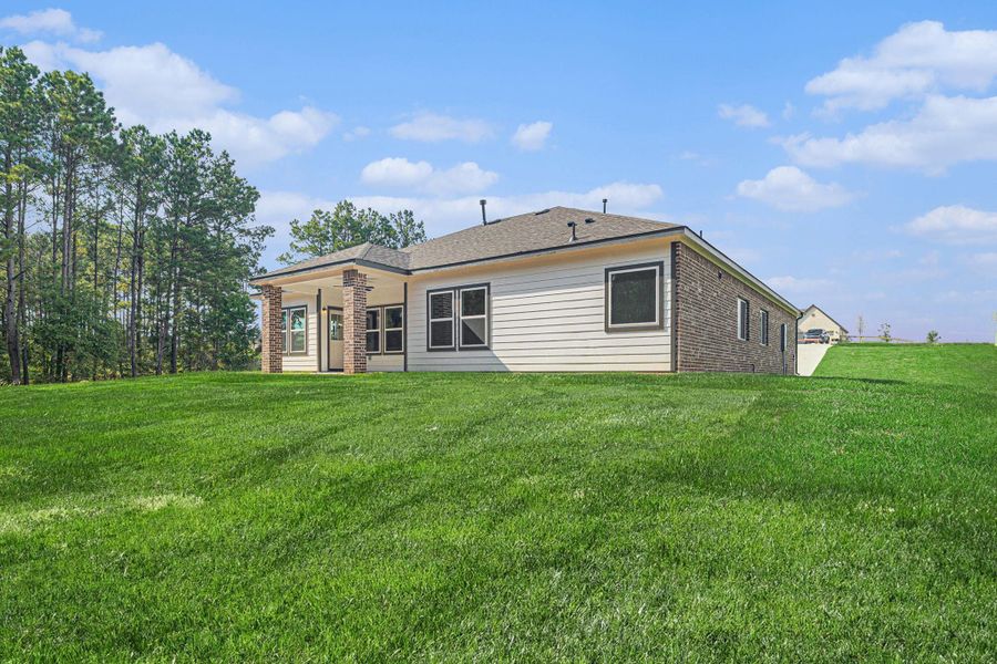 Exterior details and patio area of a home in Rose Hill Estates, Willis (Image 23).