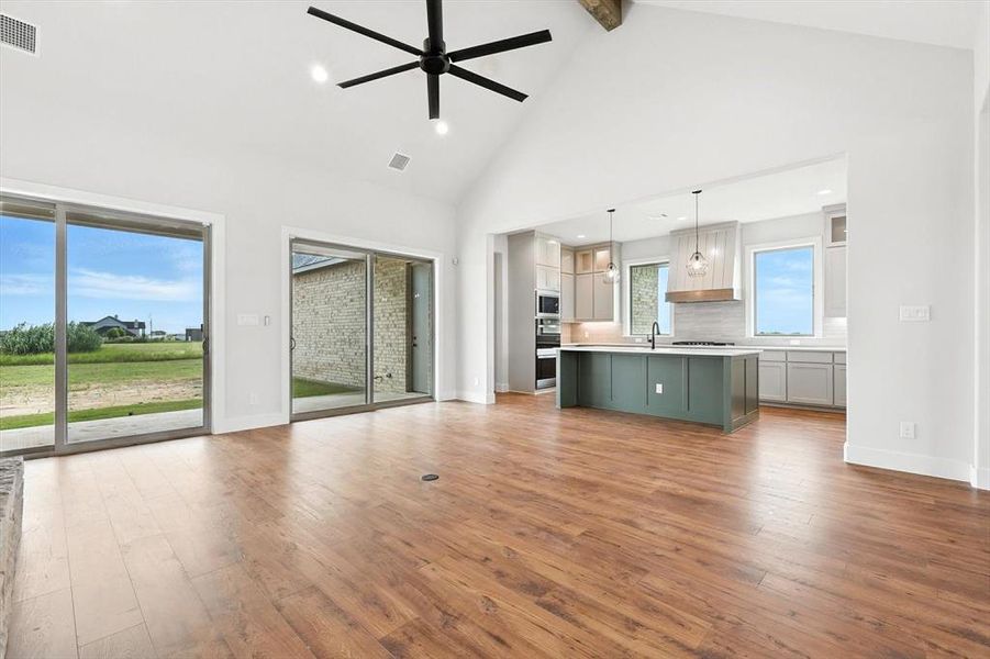 Spacious, unfurnished interior of a new home in , Venus (Image 30). Spacious, unfurnished interior of a new home in , Venus (Image 30).