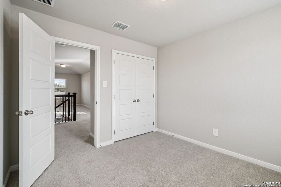 Spacious, unfurnished interior of a new home in Royal Crest, San Antonio (Image 27).
