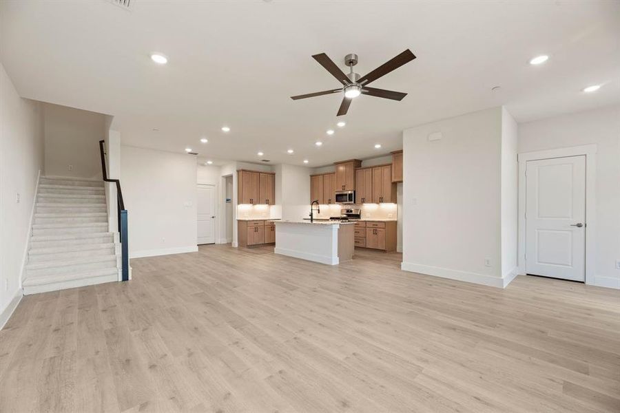 With a fantastic open concept floor plan, the entire family will love this wonderful home! With a fantastic open concept floor plan, the entire family will love this wonderful home!