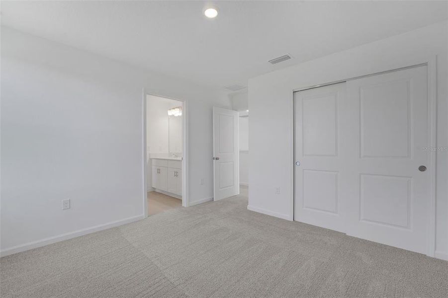 Spacious, unfurnished interior of a new home in Willowbrook North, Winter Haven (Image 18).