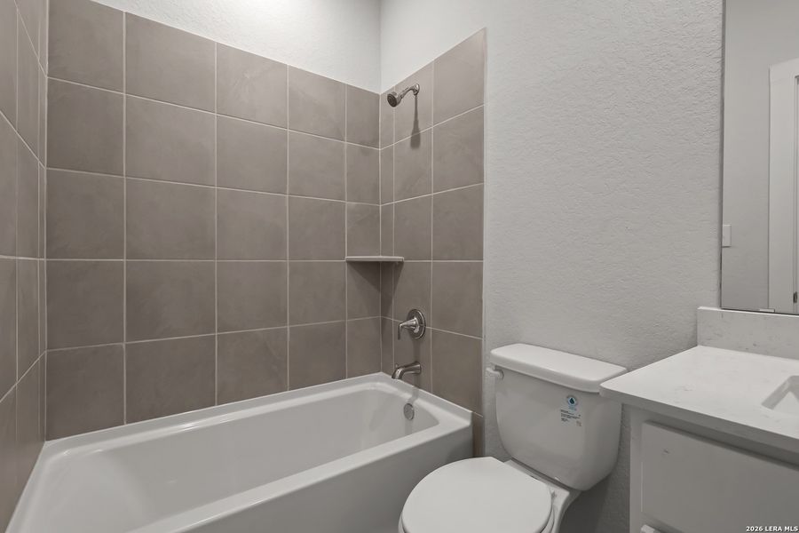 Furnished interior view inside a new home in Hiddenbrooke, Seguin (Image 12).