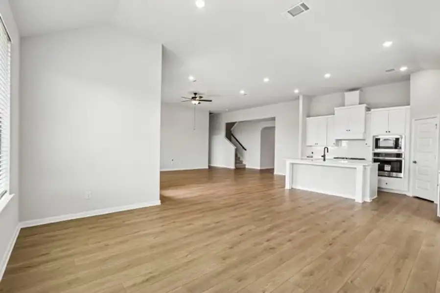 Spacious, unfurnished interior of a new home in Tinsley Meadows, Van Alstyne (Image 16).