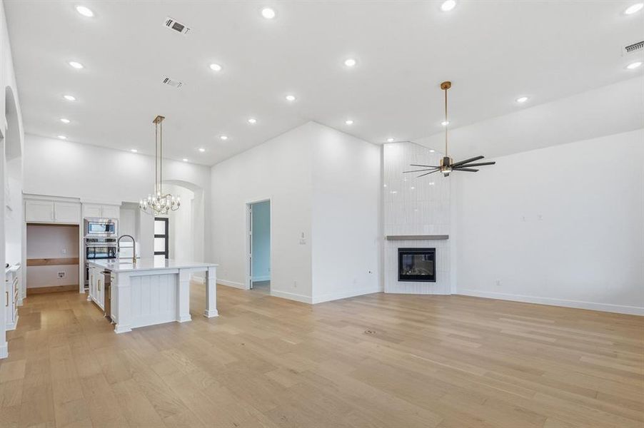 Spacious, unfurnished interior of a new home in Saddle Star Estates, Rockwall (Image 15). Spacious, unfurnished interior of a new home in Saddle Star Estates, Rockwall (Image 15).